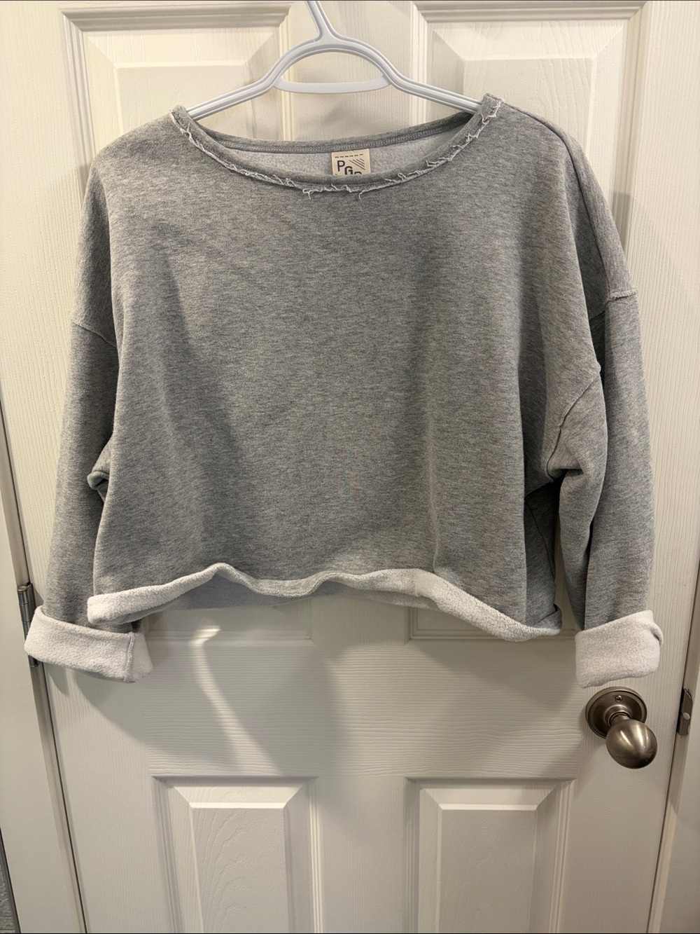 Relaxed Cropped Crewneck Sweater in Light Gray - Casual Comfort